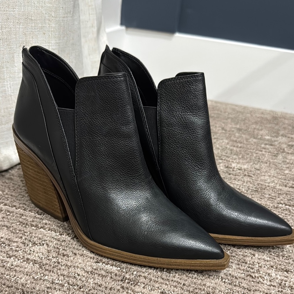 Vince Camuto Black Ankle Boots Sleek Leather Design - Picture 6 of 7